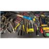 Image 3 : SHELF OF SMALL HAND TOOLS
