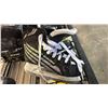 Image 3 : BAUR SIZE 9.5 HOCKEY SKATES, BAUER SIZE Y12R HOKEY SKATES, SCHWINN SIZE 6 ICE SKATES, 2 HELMETS,
