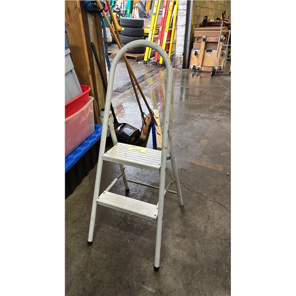 SMALL METAL 1'9" STEP LADDER,