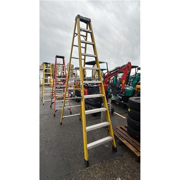 FEATHERLITE 10' ALUMINUM/FIBREGLASS LADDER