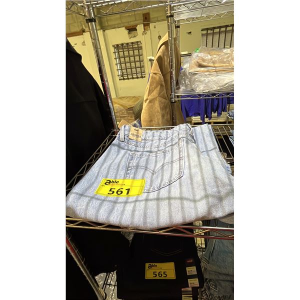 1 PAIR OF LEVIS 32 32 JEANS