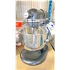 Image 2 : KITCHENAID PRO 5 PLUS 7 QUART 6.6L ELECTRIC COUNTERTOP BOWL-LIFT STAND MIXER WITH BOWL & ATTACHMENTS