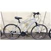 Image 2 : DIAMONDBACK HAWRELAK GREY 24 SPEED ALUMINUM FRAME FRONT SUSPENSION HYBRID BIKE