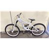 Image 1 : SPECIALIZED BIG HIT 3, 9 SPEED WHITE FULL SUSPENSION MOUNTAIN BIKE WITH FULL DISC BRAKES