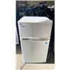 Image 1 : DANBY DESIGNER WHITE TOP FREEZER APARTMENT SIZE REFRIGERATOR