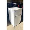 Image 2 : DANBY DESIGNER WHITE TOP FREEZER APARTMENT SIZE REFRIGERATOR