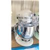 Image 1 : KITCHENAID ARTISAN 5 QUART 4.7L ELECTRIC COUNTERTOP TILT-HEAD STAND MIXER WITH BOWL & ATTACHMENTS