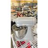 Image 2 : KITCHENAID ARTISAN MINI ELECTRIC COUNTERTOP TILT-HEAD STAND MIXER WITH BOWL & 2 ATTACHMENTS
