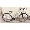 Image 2 : RALEIGH OVERTAKE WHITE 21 SPEED FRONT SUSPENSION HYBRID BIKE