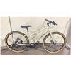 Image 2 : MASI WHITE 8 SPEED HYBRID STYLE ROAD BIKE WITH FULL DISC BRAKES