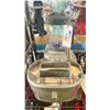 Image 1 : KITCHENAID K400 COUNTERTOP 3 SPEED ELECTRIC BLENDER & KITCHENAID ELECTRIC COUNTERTOP 2 SLICE