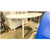 Image 1 : WHITE KIDNEY SHAPED TABLE