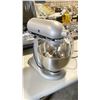 Image 2 : KITCHENAID CLASSIC + 4.5 QUART 4.26L ELECTRIC COUNTERTOP TILT-HEAD STAND MIXER WITH METAL