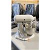 Image 2 : KITCHENAID CLASSIC 4.5 QUART 4.26L ELECTRIC COUNTERTOP TILT-HEAD STAND MIXER WITH METAL