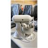 Image 2 : KITCHENAID CLASSIC 4.5 QUART 4.26L ELECTRIC COUNTERTOP TILT-HEAD STAND MIXER WITH METAL