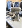 Image 1 : KITCHENAID CLASSIC 4.5 QUART 4.26L ELECTRIC COUNTERTOP TILT-HEAD STAND MIXER WITH METAL