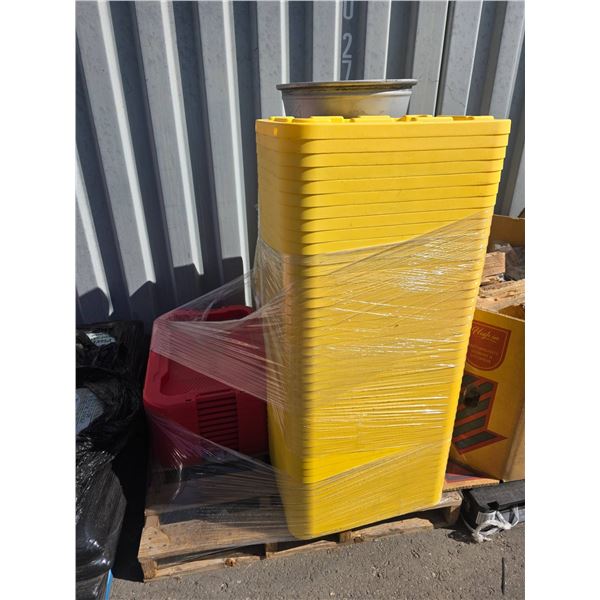 Pallet Lot of Plastic Container Lids Only **No Containers** 2 Differernt Sizes