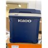 Image 2 : Igloo MaxCold Wheeled Cooler With Telescoping Handle and Side Handles