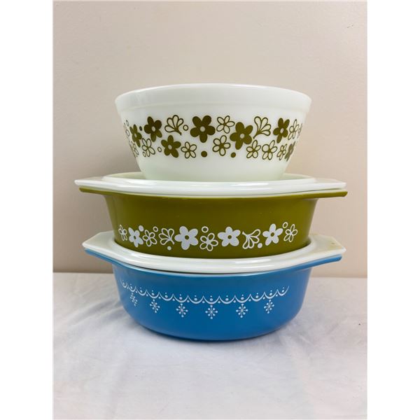 Vintage Pyrex Dishes