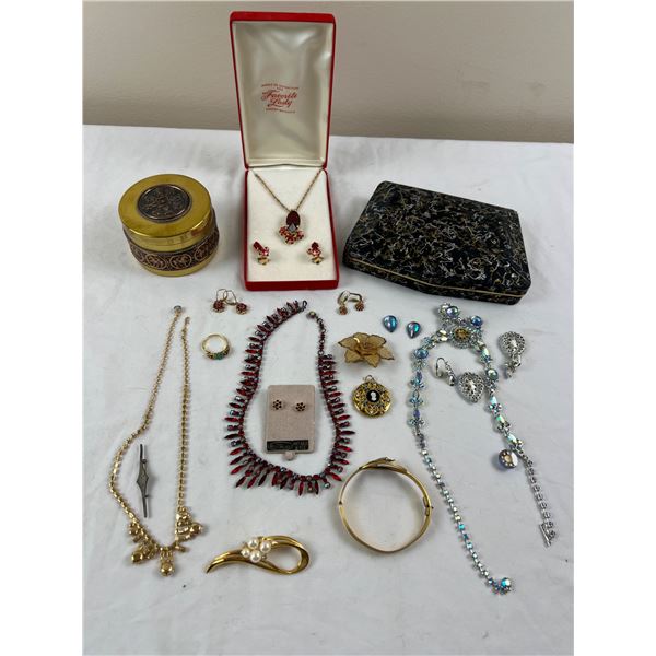 Vintage Costume Jewelry & Boxes