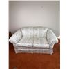 Image 1 : River Oaks Pastel Floral Loveseat