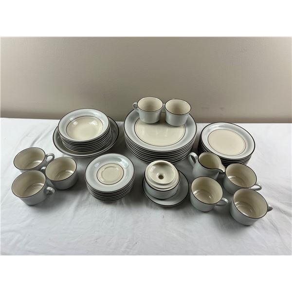 Mikasa Japan Dish Set
