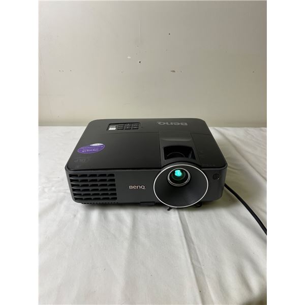 BenQ Projector & Screen