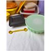 Image 4 : Assortment of Tupperware