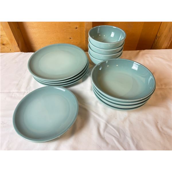 Le Creuset Blue Dish Set
