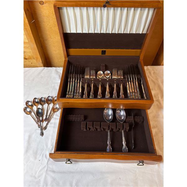 Rogers Bros Cutlery Set