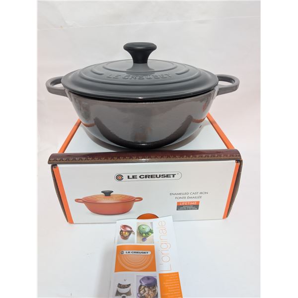 LeCreuset NIB Cast Iron Dutch Oven Pot NIB Unused