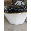Image 2 : Hamper of Hangers