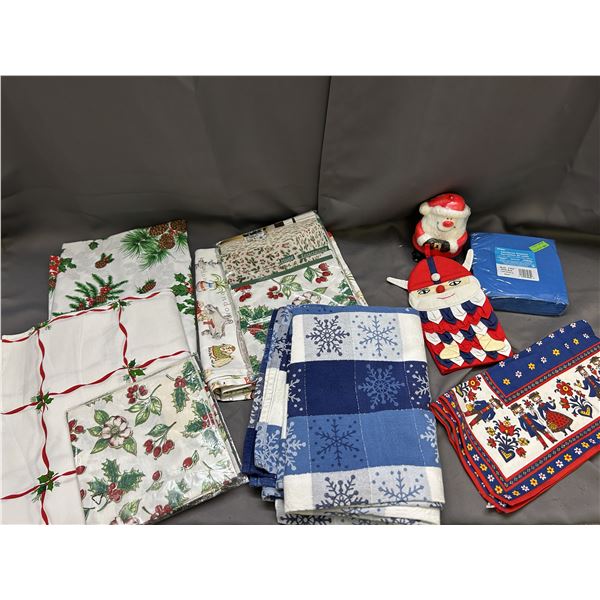 Lot of Assorted Christmas / Holiday Tablecloths, Napkins, Etc