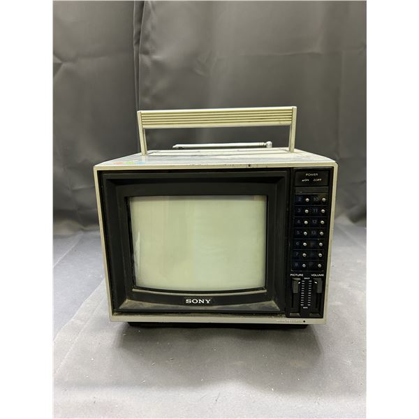 SONY Trinitron Portable TV  7" Screen KV-8100