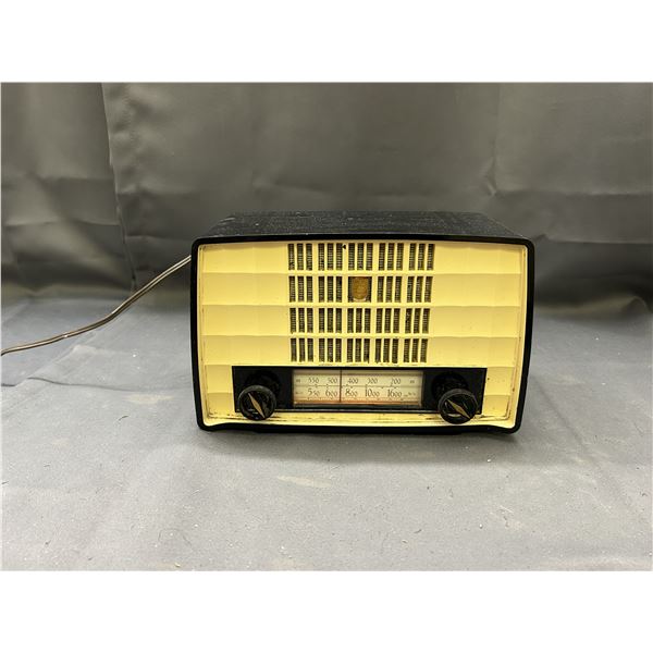 Vintage Philips Tube Radio *lights up works*