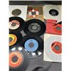 Image 2 : Lot of 29 Jukebox 45s Mostly 60s 70s Rock