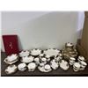 Image 1 : 77pcs of Royal Albert "Old Country Roses" Dining Set