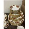 Image 3 : 77pcs of Royal Albert "Old Country Roses" Dining Set