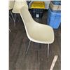 Image 3 : Set of 4 Eames Era Herman Miller Style White Shell Chairs