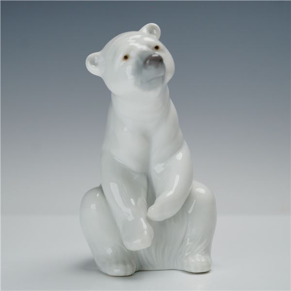 Lladro Porcelain Figurine, Resting Polar Bear 1001208