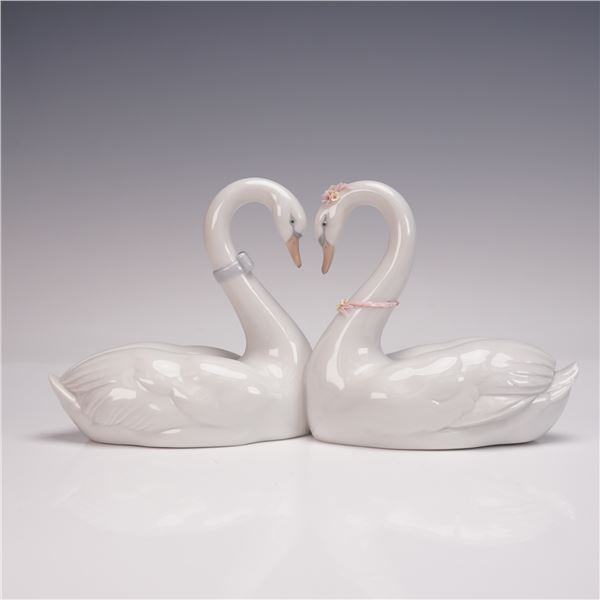 Lladro Porcelain Figurine, Endless Love 1006585