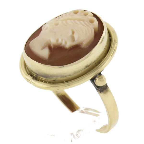 Vintage Solid 18k Yellow Gold Bezel Set Oval Carved Shell Cameo Petite Ring