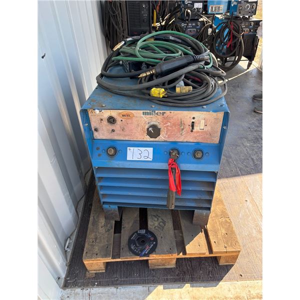 Lot - 132 Miller Welder
