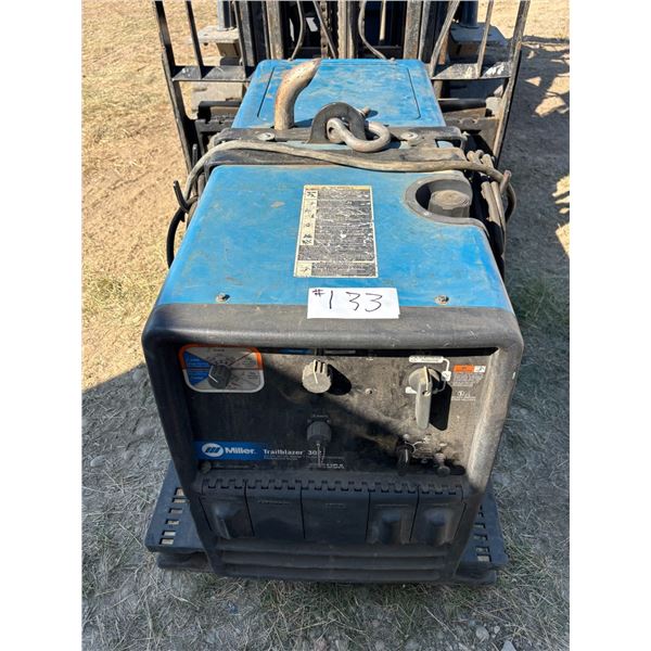 Lot - 133 Miller Welder