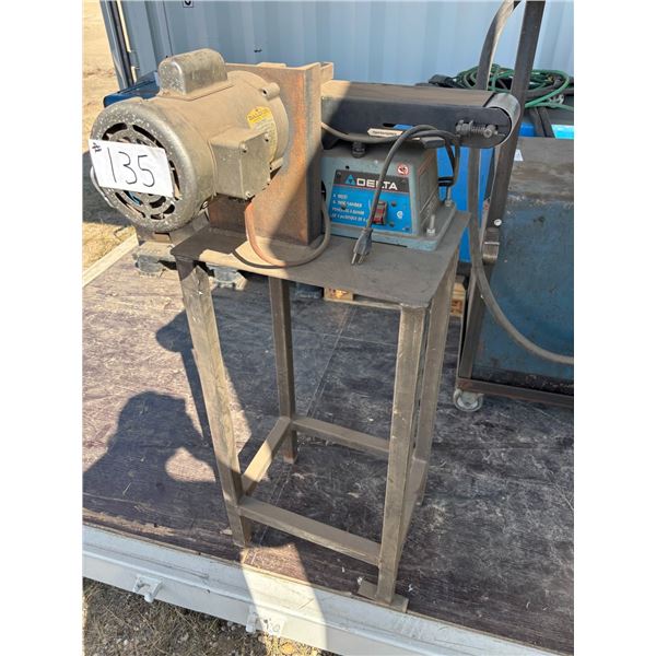 Lot - 135 Delta sander