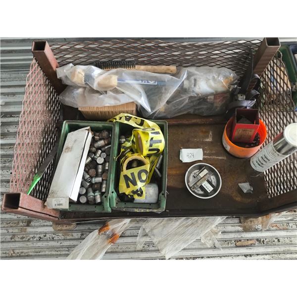 Lot - 424 Shop Tools