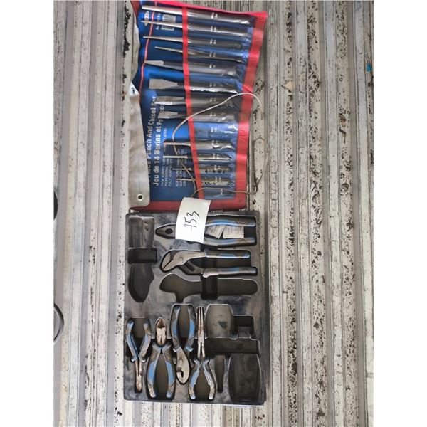 Lot - 453 Hand tools & Chisels