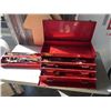 Image 2 : BEACH TOOL BOX AND CONTENTS