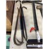 Image 2 : CROW BARS, 6LB SLEDGE HAMMER, AND MITER SAW STAND