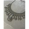 Image 2 : OUTSTANDING SILVER W/ RHINESTONES NECKLACE